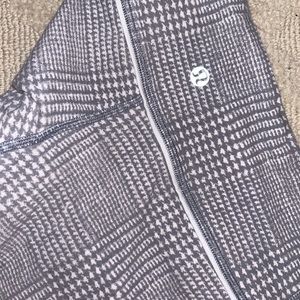 Lululemon grey pattern leggings size 4